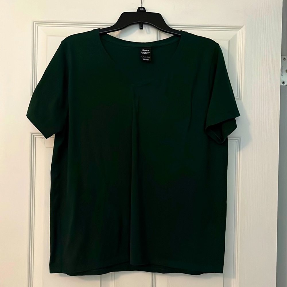 NWOT WOMEN’S PLUS SIZE V NECK TEE : SIZE XL